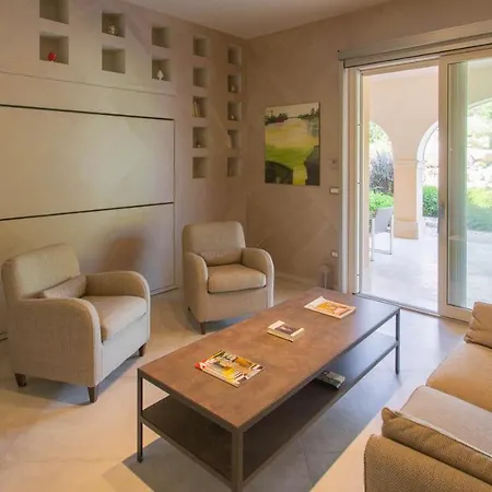 Passo Degli Aironi 12, Emma