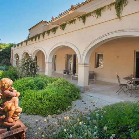 Passo Degli Aironi 12, Emma Villa *