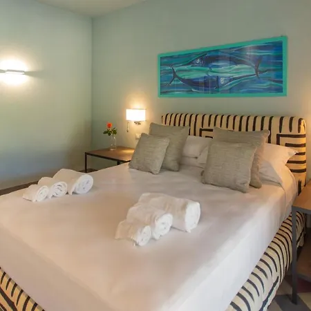 Passo Degli Aironi 12, Emma Villa *