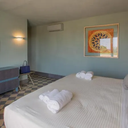 Passo Degli Aironi 12, Emma Villa