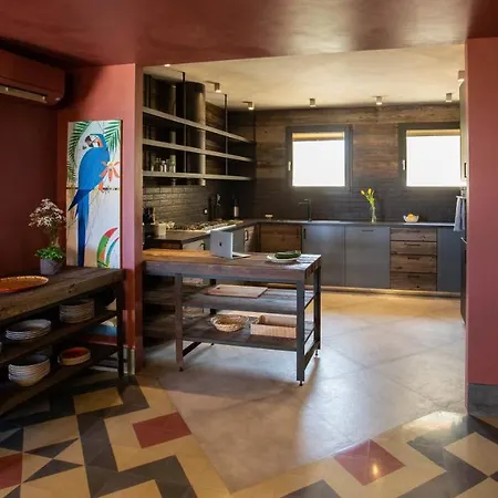 Passo Degli Aironi 12, Emma