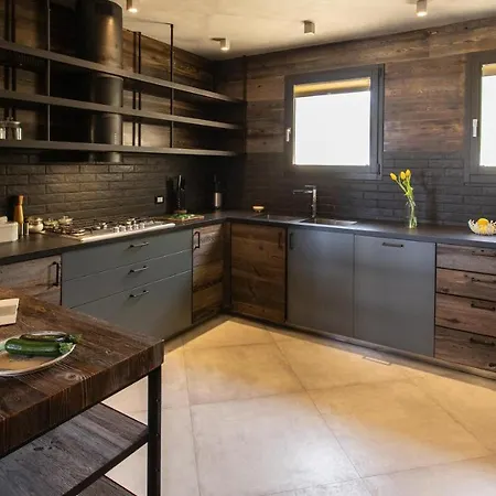 Passo Degli Aironi 12, Emma Villa Noto