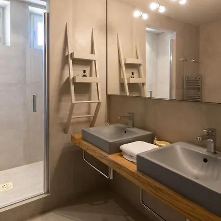 Passo Degli Aironi 12, Emma *