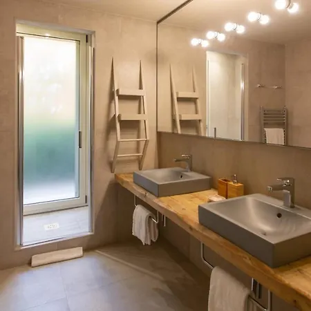 Passo Degli Aironi 12, Emma